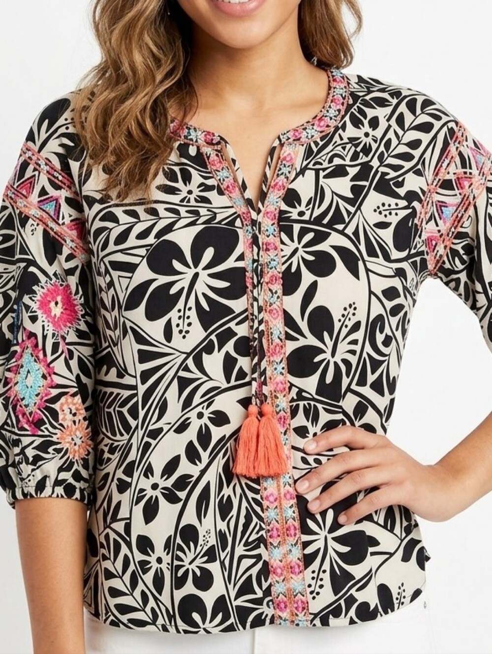 SAVANNA JANE  Size S Chic Black and White Leaf Print Top
